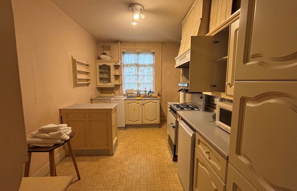 Property photo 3 of 14