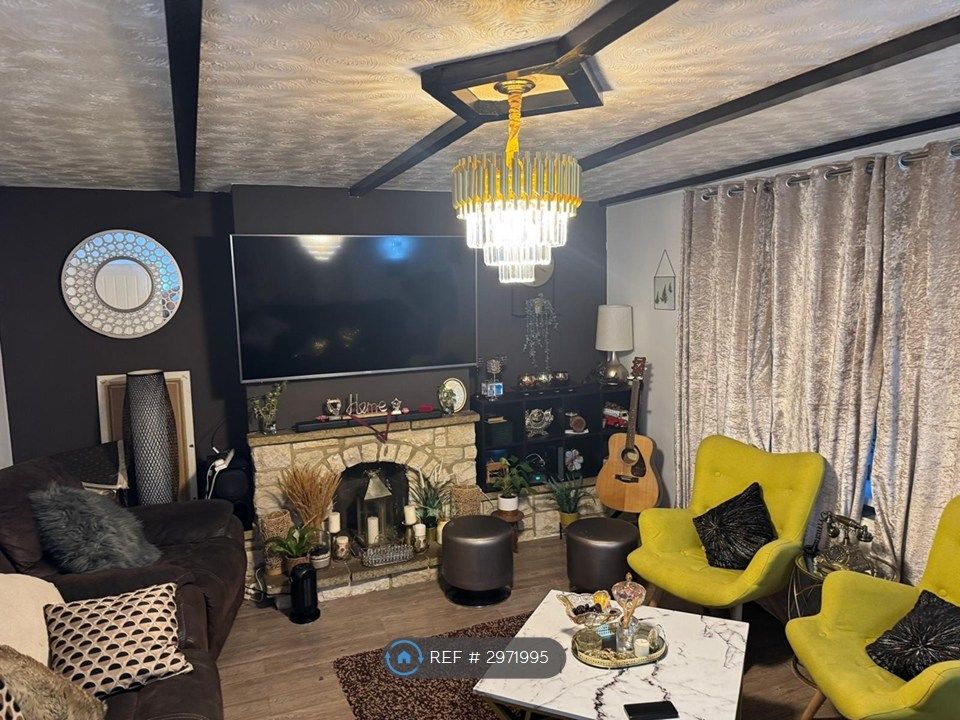 Property photo 1 of 6 Living Room