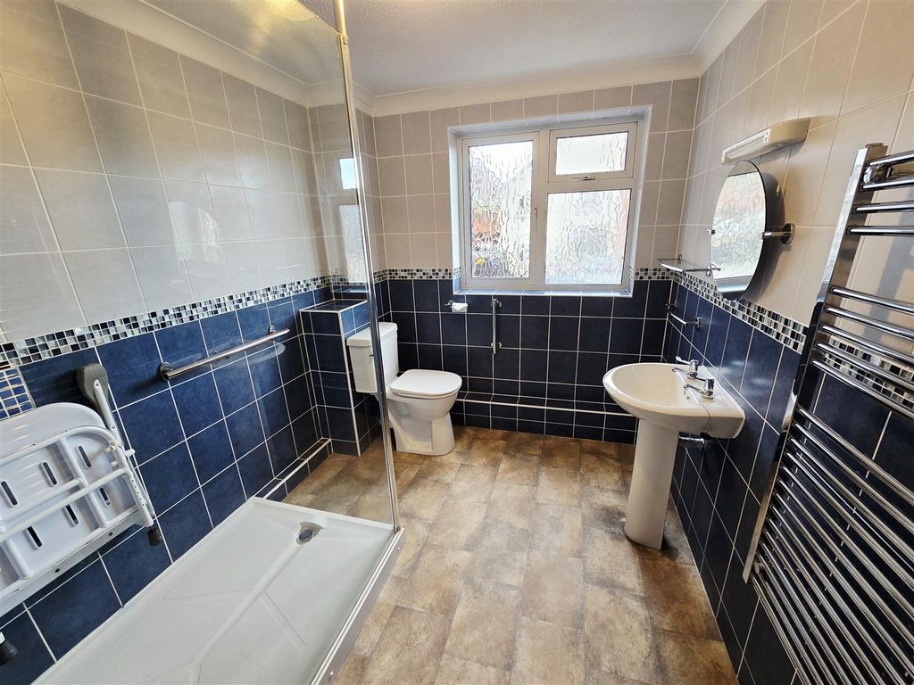 Additional image 6 of 2 bed flat for saleTavistock Road, Launceston PL15