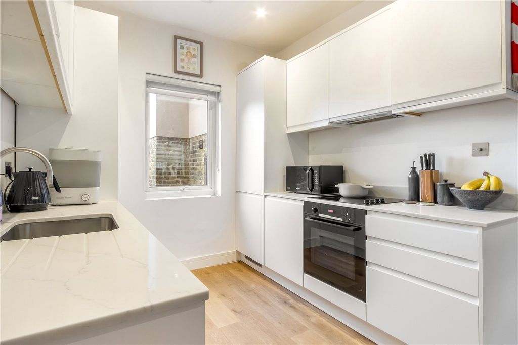 Property photo 2 of 20 Picture No. 12