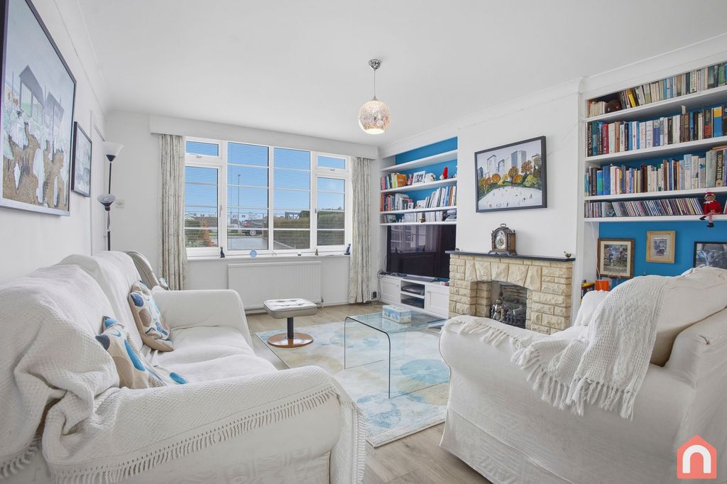 Property photo 2 of 22