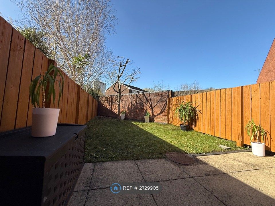 Property photo 2 of 18 Back Garden