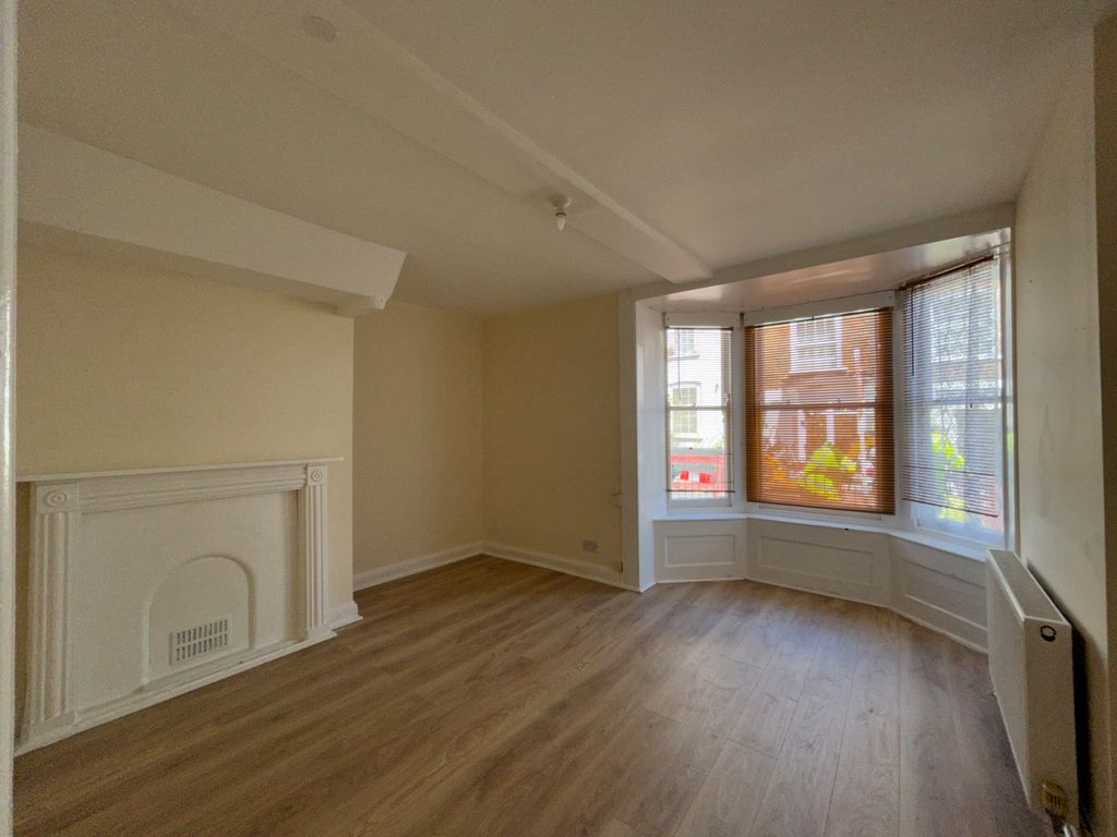 Property photo 2 of 17 Picture No. 26