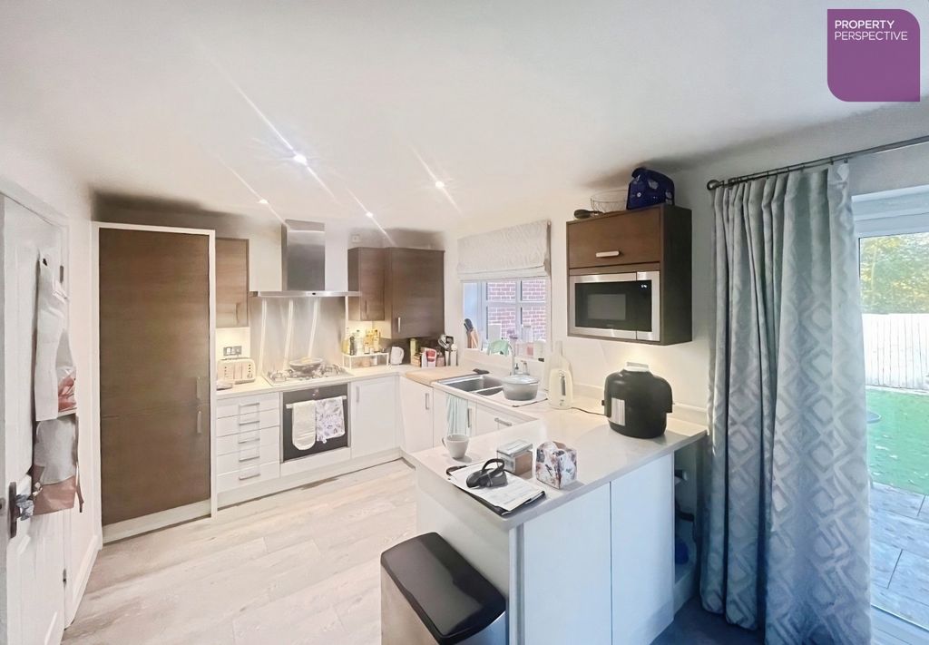 Property photo 3 of 9 Diner Kitchen