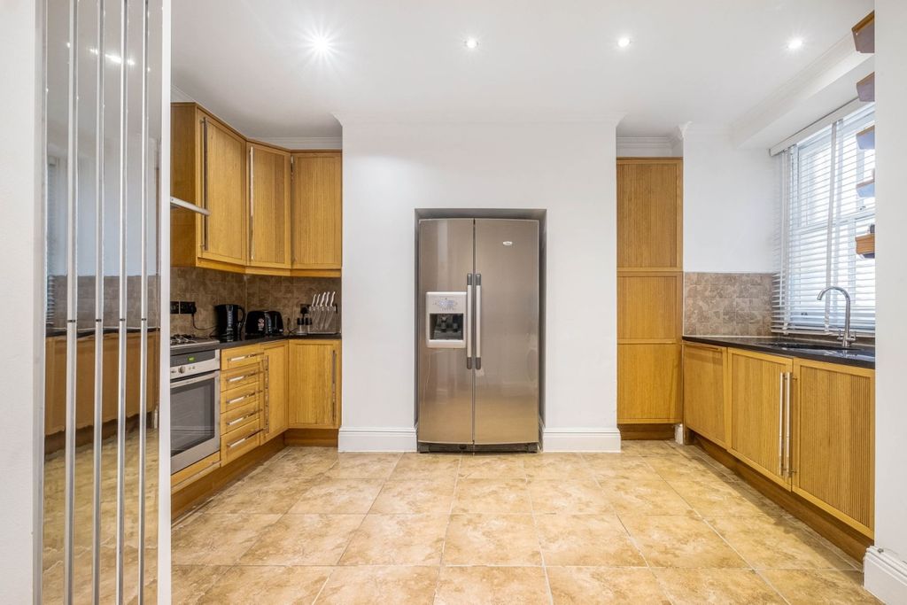 Property photo 2 of 14 Kitchen