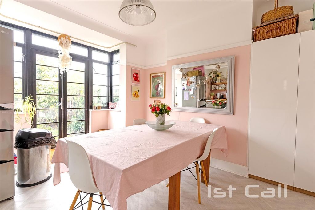 Property photo 3 of 18 Dining Area