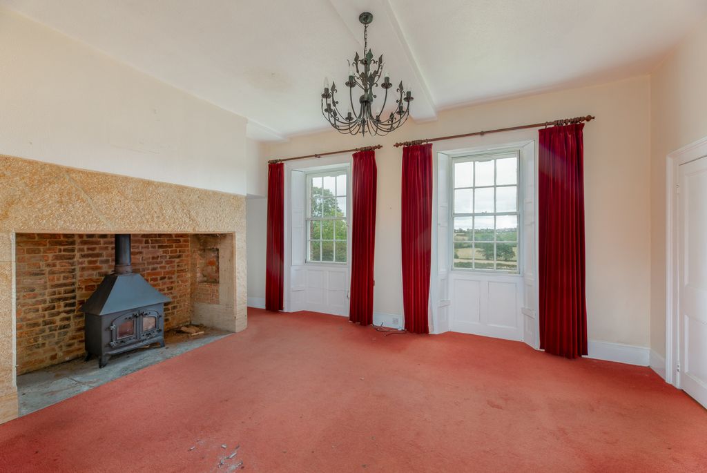 Property photo 3 of 13 Sitting Room