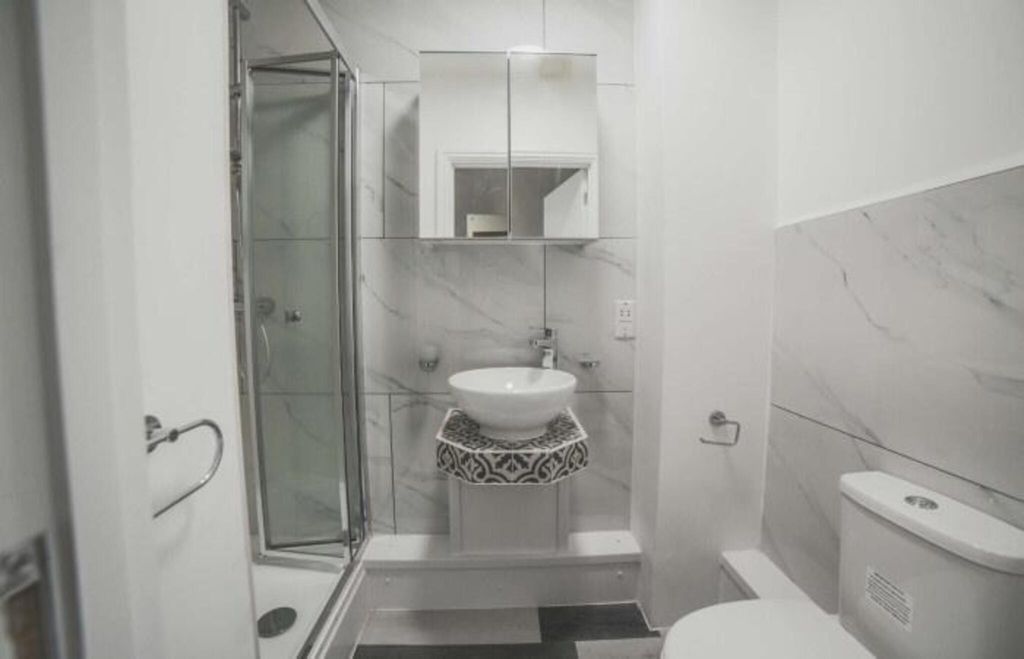 Property photo 3 of 7 Bathroom