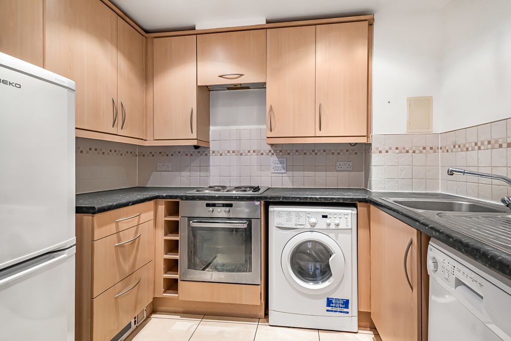 Property photo 3 of 11 Kitchen