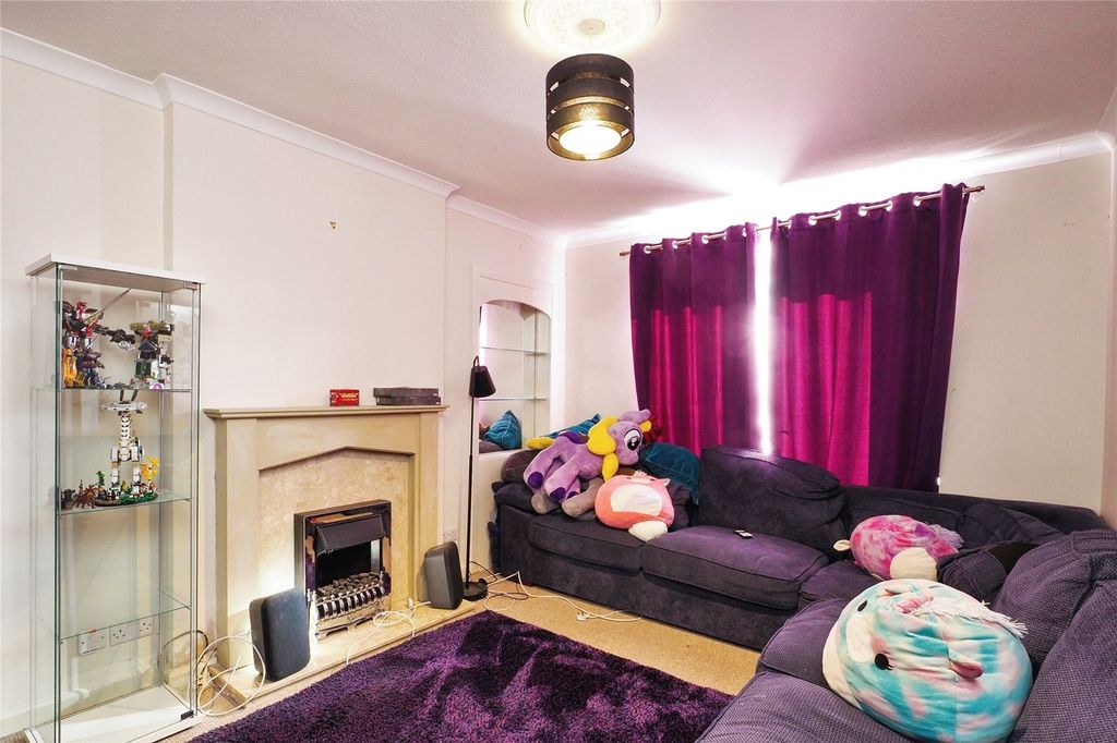 Property photo 3 of 16 Lounge
