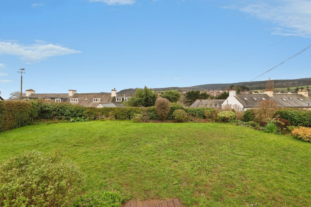 Property photo 2 of 20