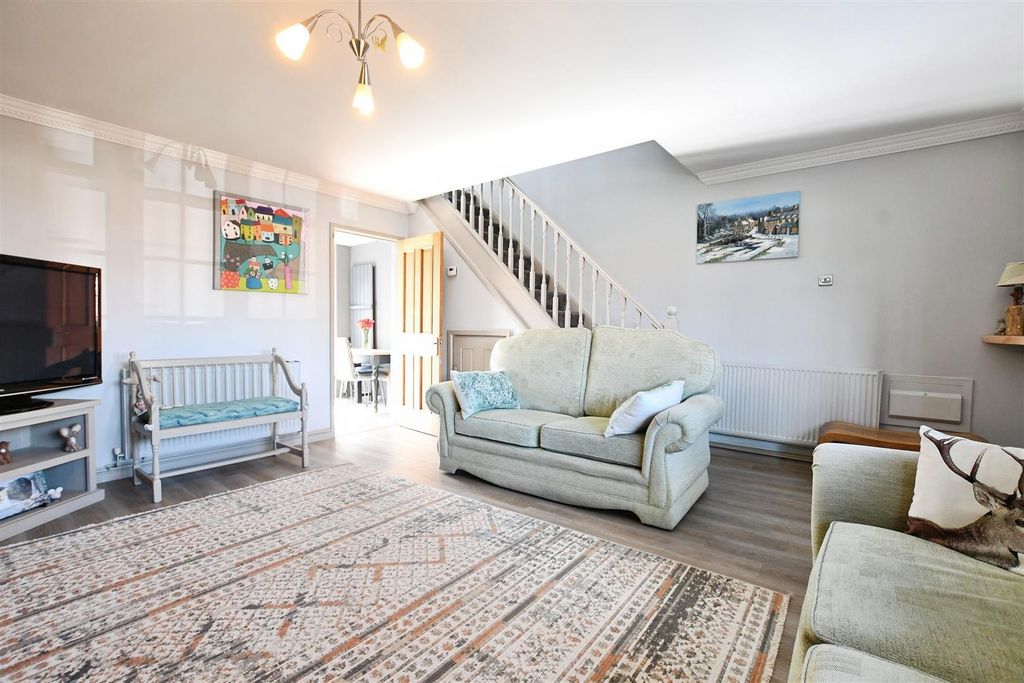 Property photo 3 of 15 Lounge