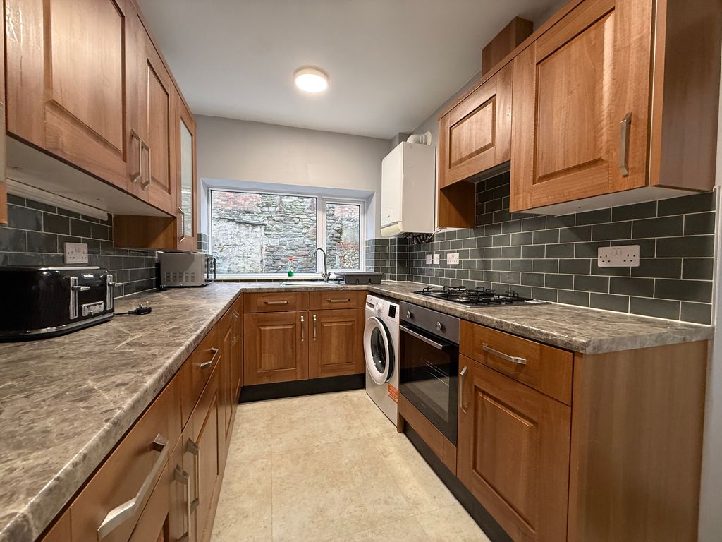 Property photo 2 of 8