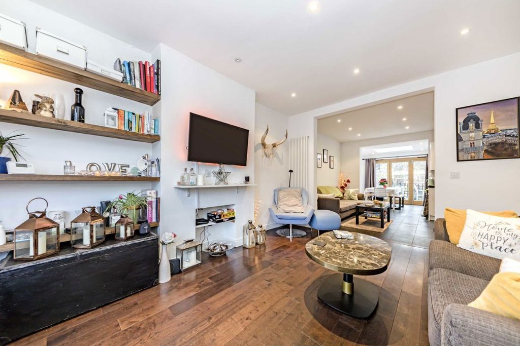 Property photo 2 of 9