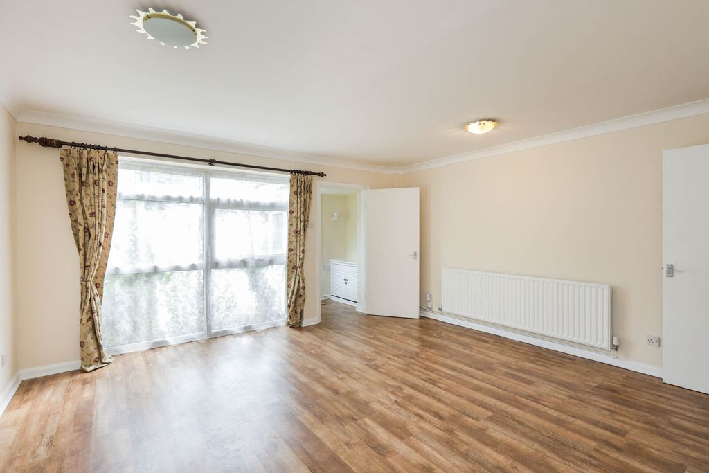 Property photo 2 of 21