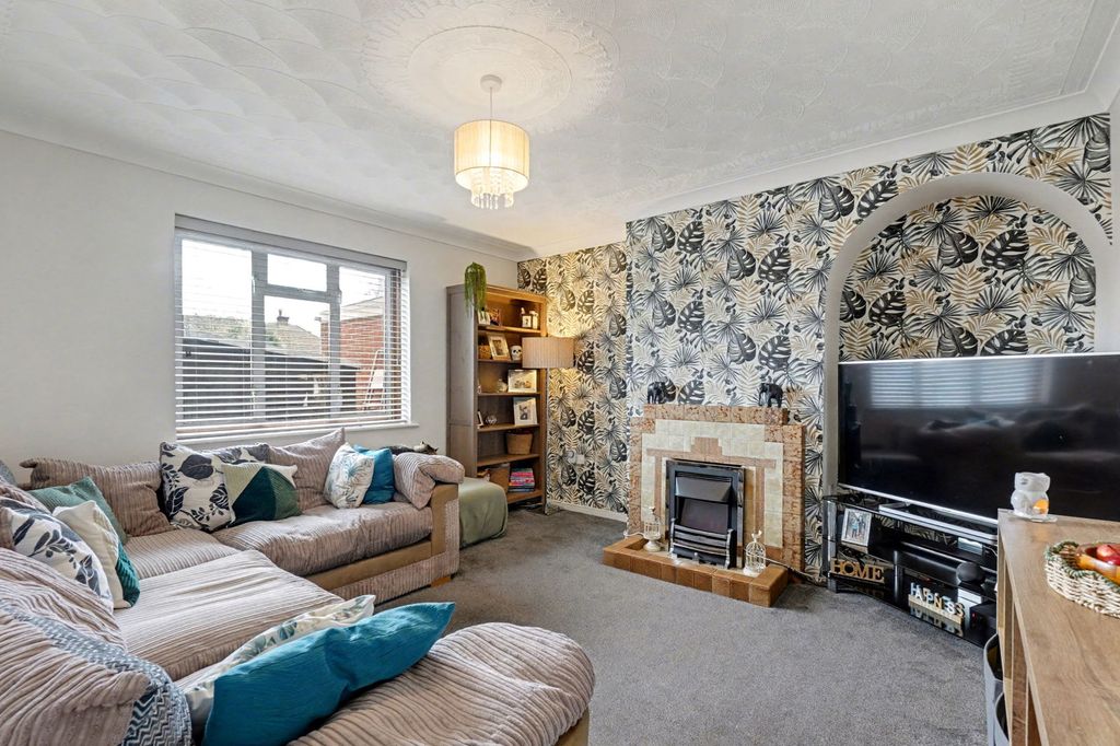 Property photo 2 of 25