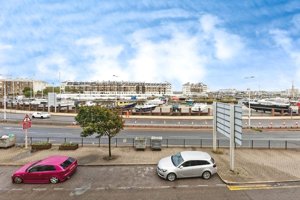 Property photo 2 of 17 Photo