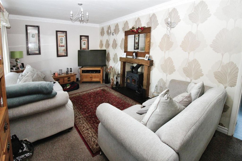 Property photo 2 of 14 Lounge