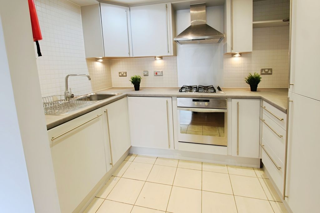 Property photo 3 of 9 Kitchen