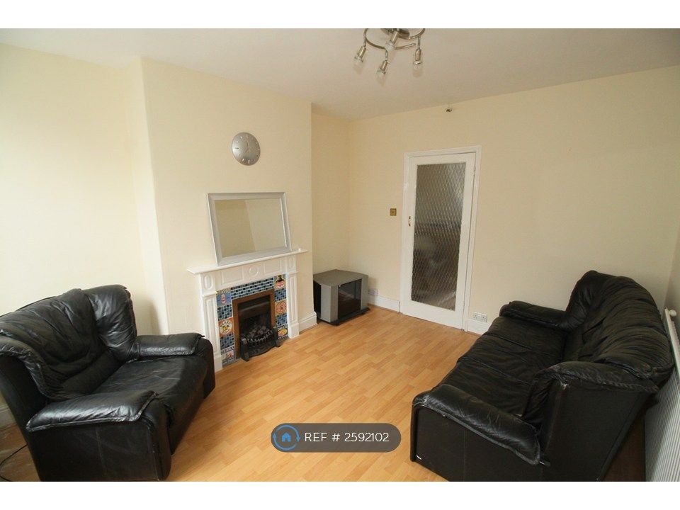 Property photo 2 of 7 Living Room