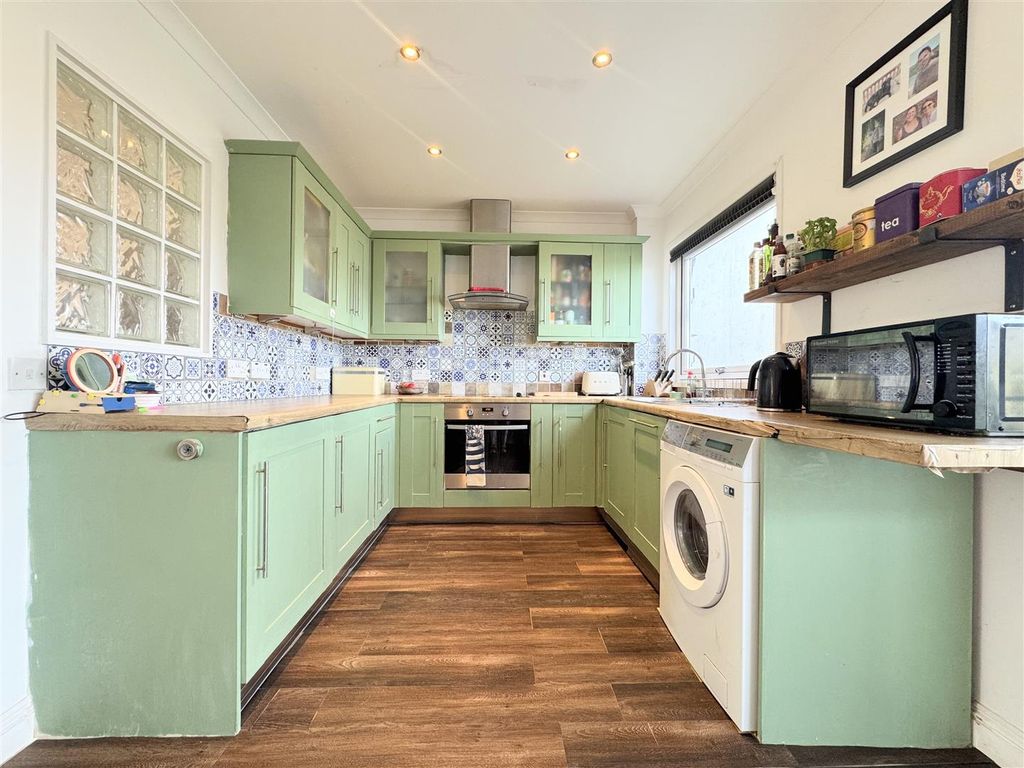 Property photo 2 of 18 Kitchen