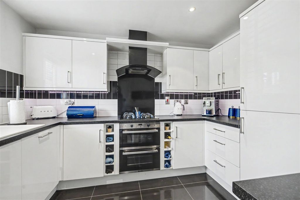 Property photo 3 of 14 Kitchen_1.Jpeg