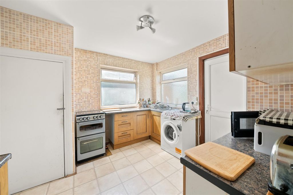 Property photo 3 of 18 4