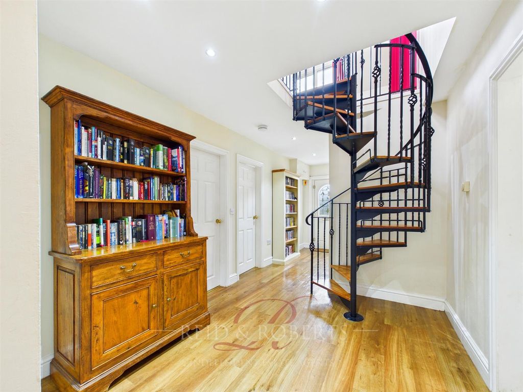 Property photo 3 of 33 Cam05148G0-Pr0133-Still033.Jpg