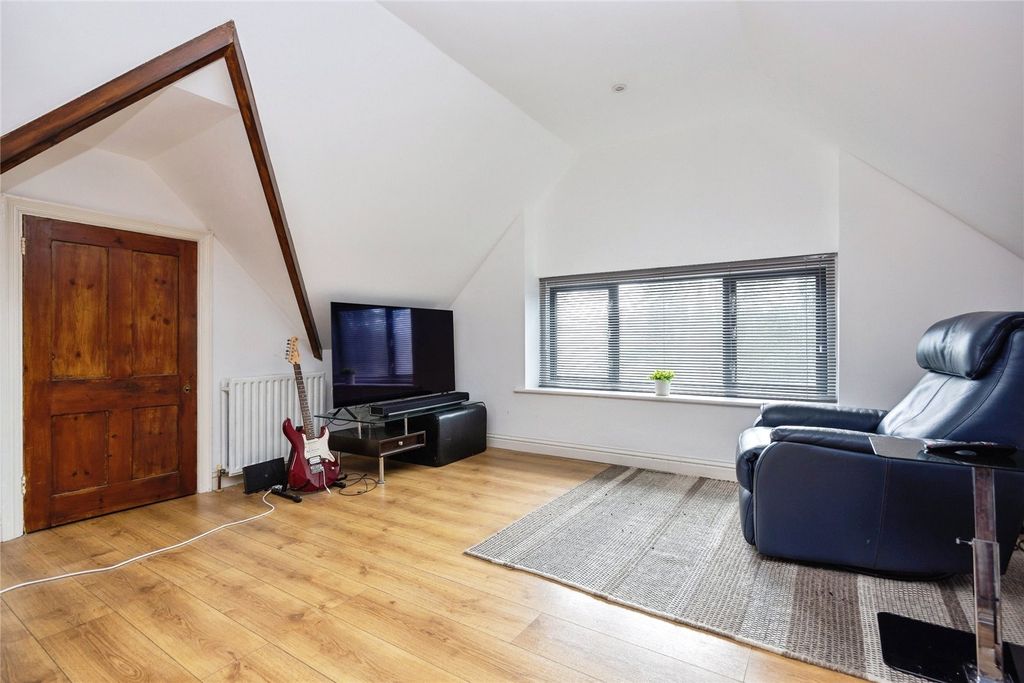 Property photo 1 of 17 Picture No. 11