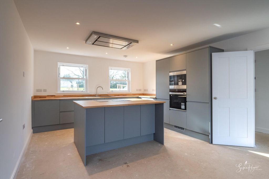 Property photo 3 of 23 Kitchen/Diner/Lounge