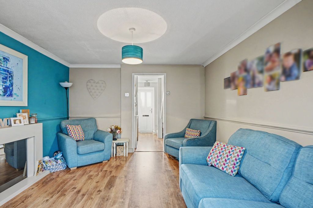 Property photo 2 of 11