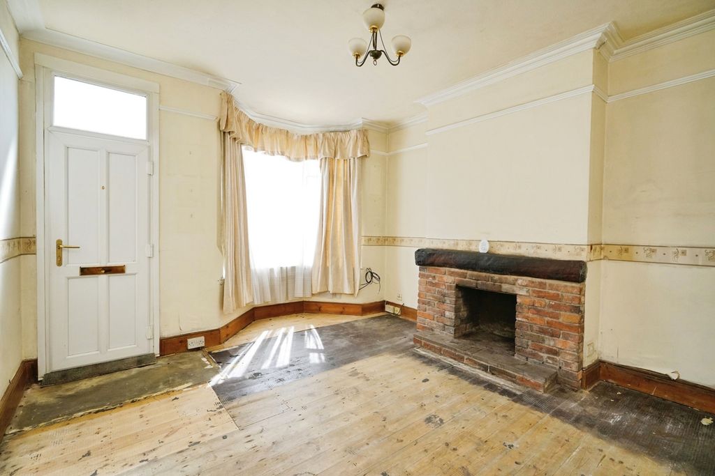 Property photo 2 of 17 Photo