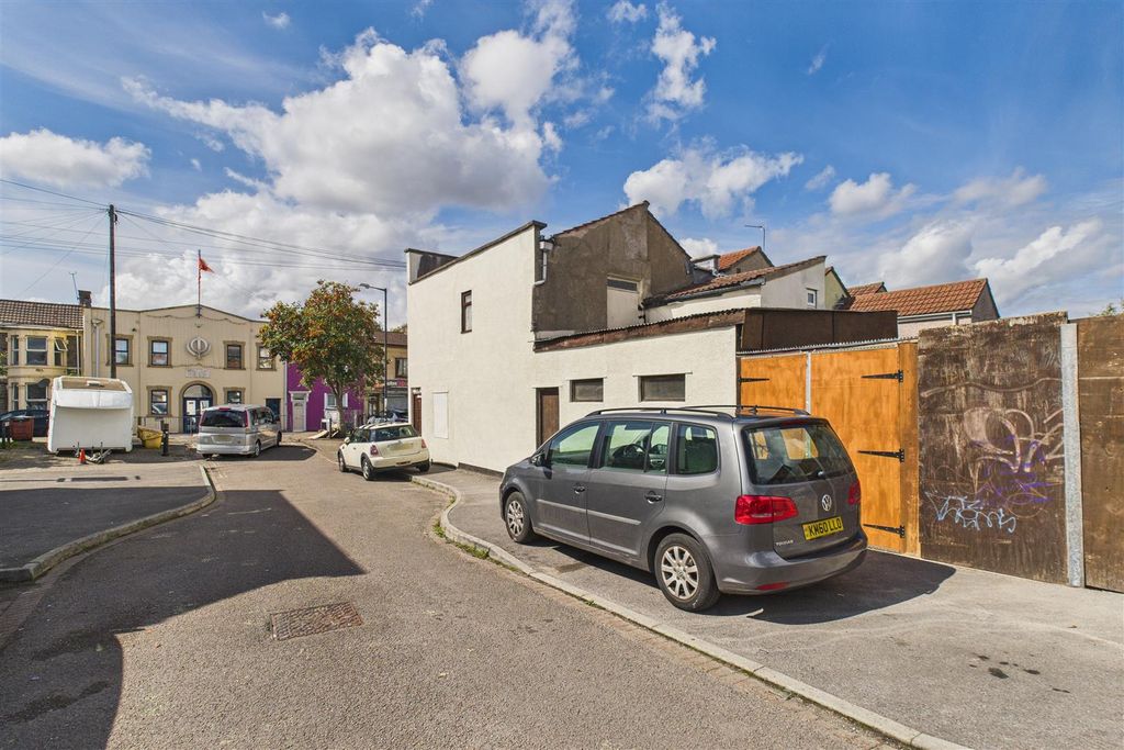 Property photo 3 of 28 64 Chelsea Road, Easton, Bristol Bs5 6At | Freehol