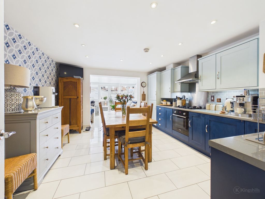 Property photo 2 of 17 Cam02119G0-Pr0535-Still004