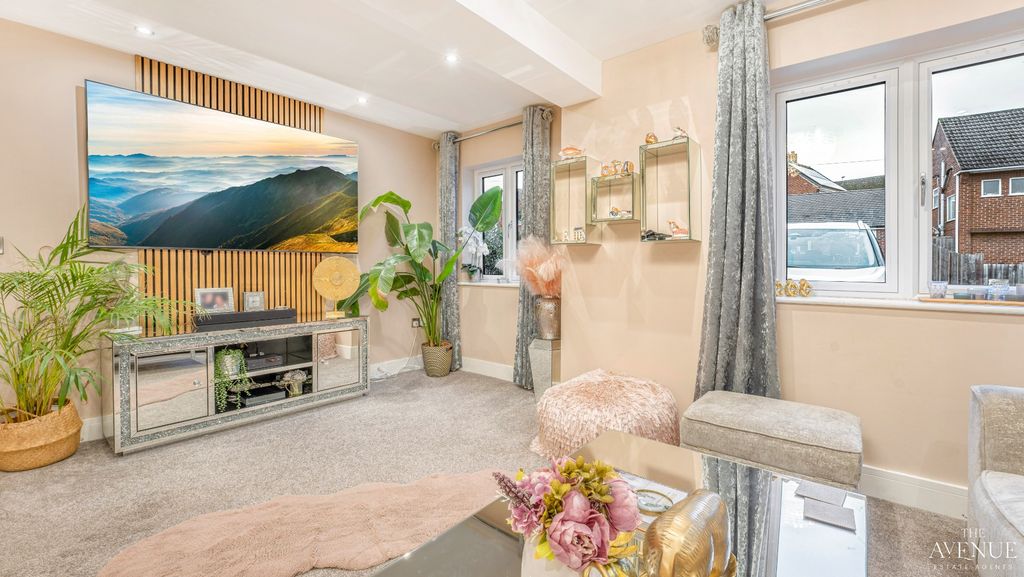 Property photo 3 of 35 4720658