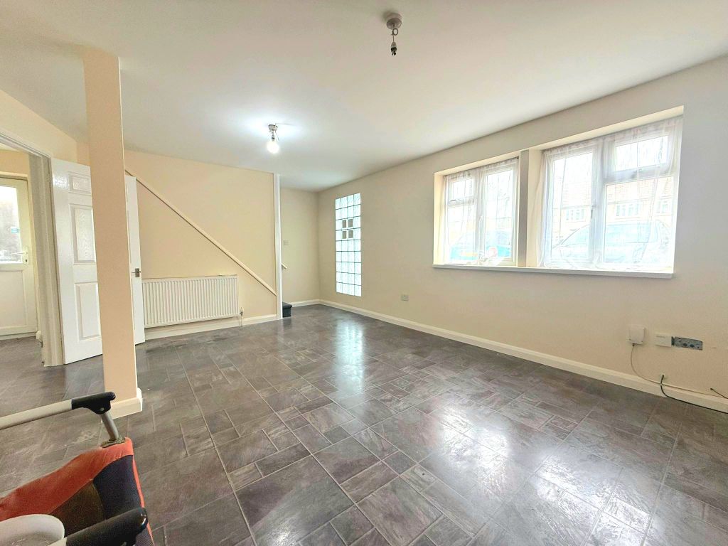 Property photo 1 of 7 4