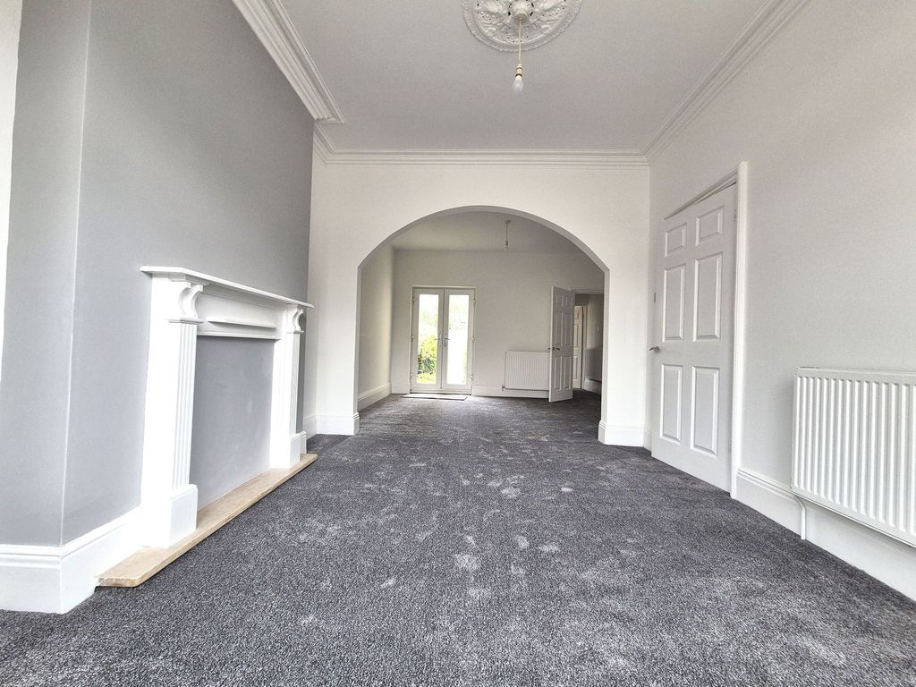 Property photo 3 of 9 Lounge Dining Room