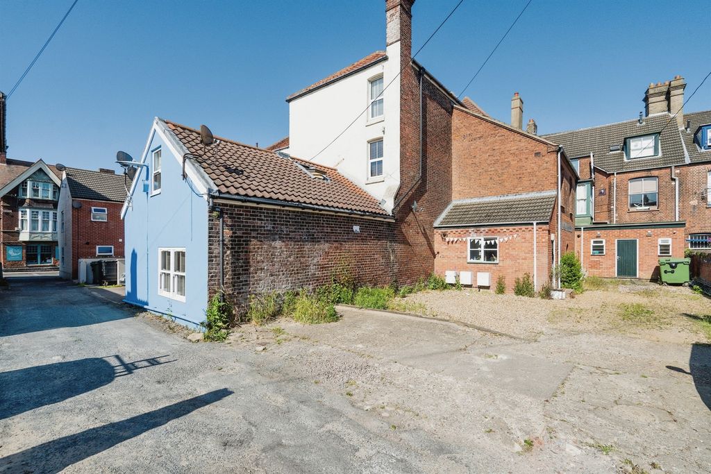 Property photo 3 of 15