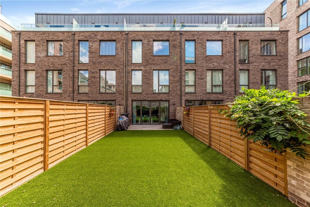 Property photo 3 of 13 Garden