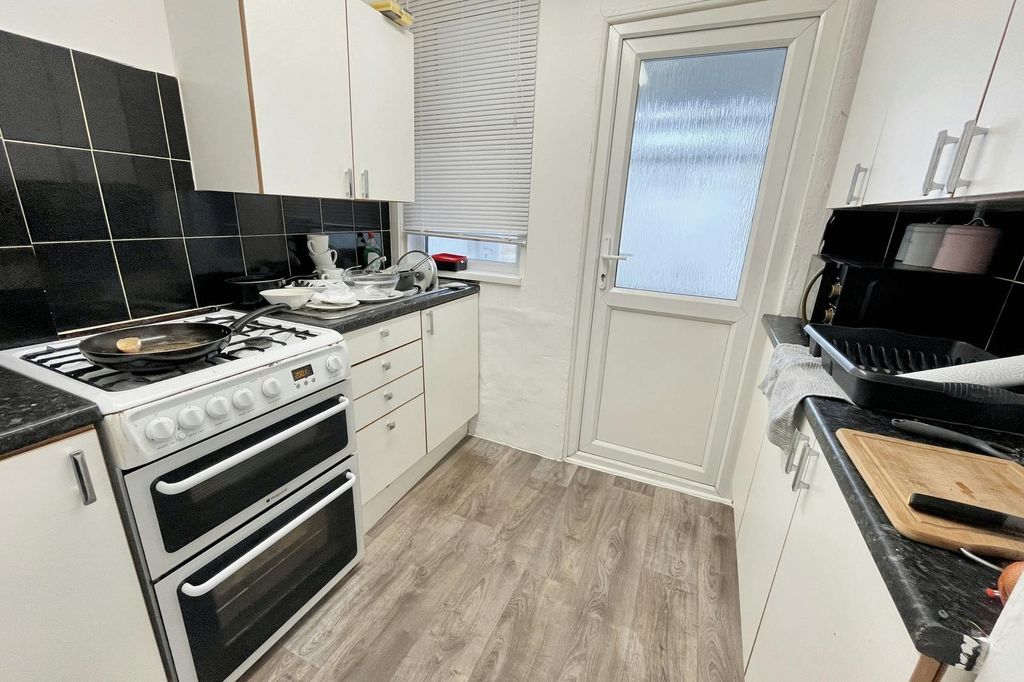 Property photo 3 of 7 Gdn 2 15.Jpg