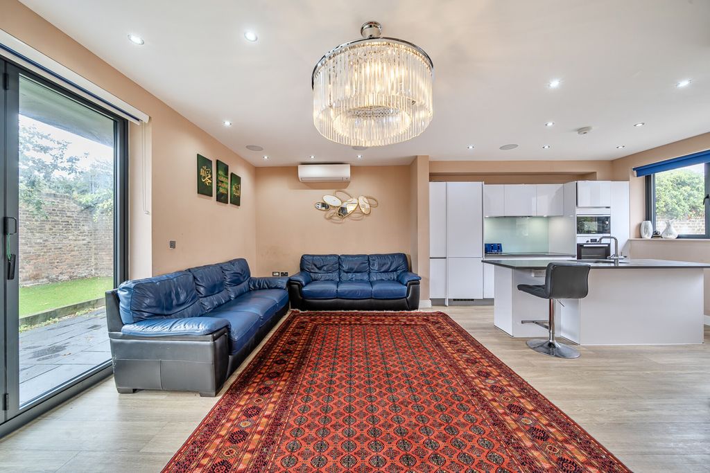 Property photo 2 of 21 1347818-2-68B7058...
