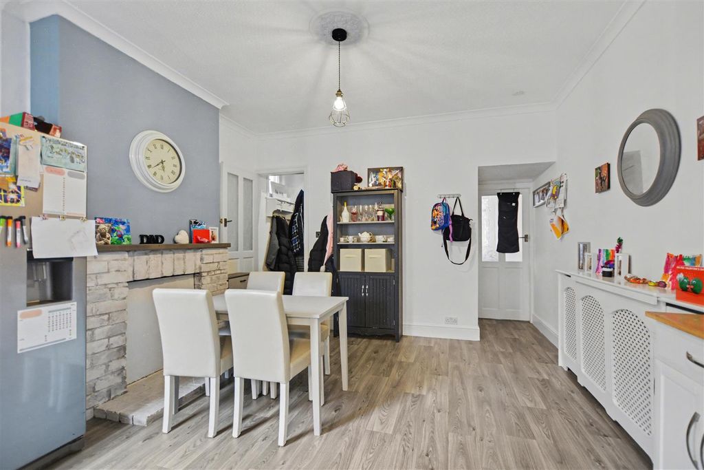 Property photo 3 of 20 Dining Room