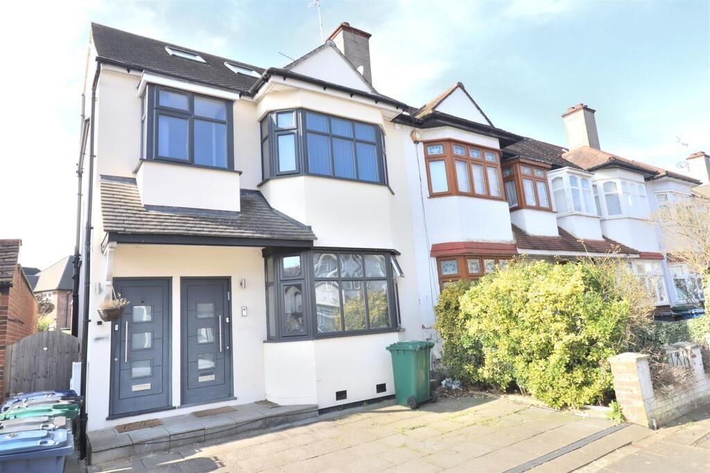 Property photo 1 of 10 39A Hale Grove Gardens Front.Jpg