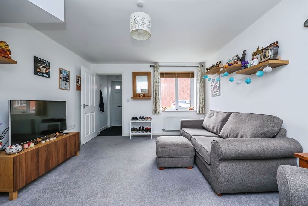 Property photo 2 of 19