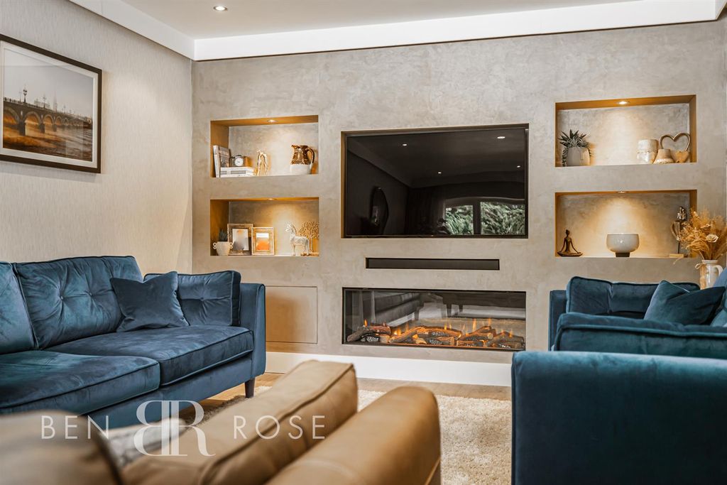 Property photo 2 of 50 Lounge