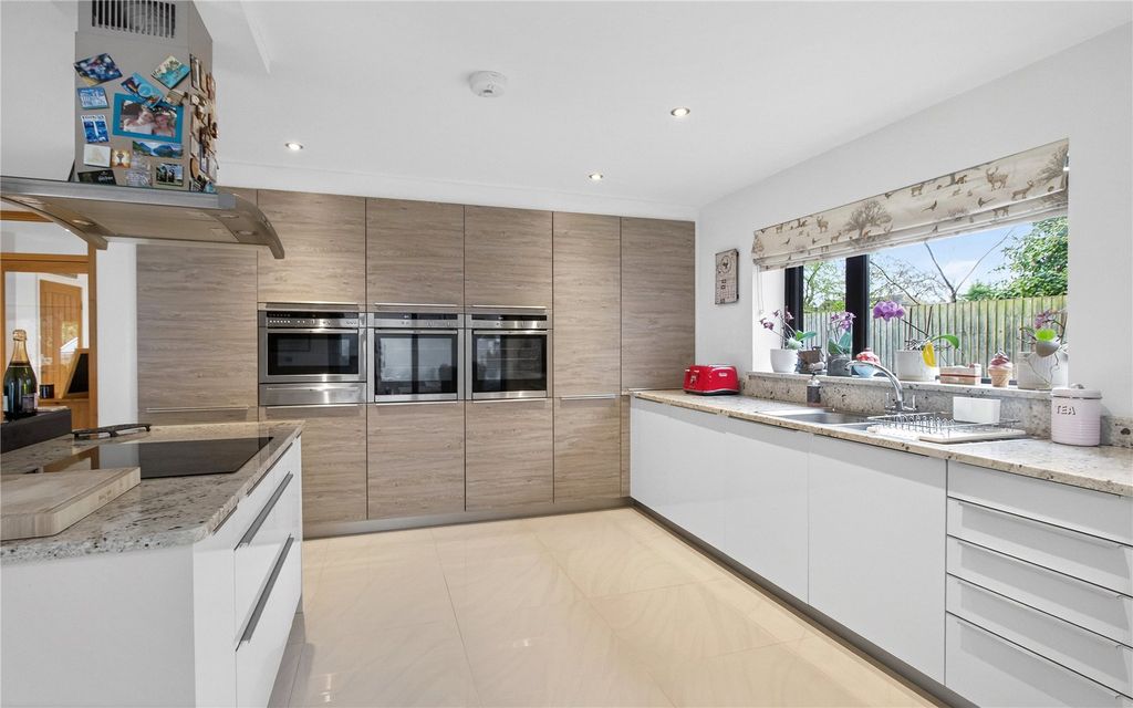 Property photo 2 of 20 Kitchen