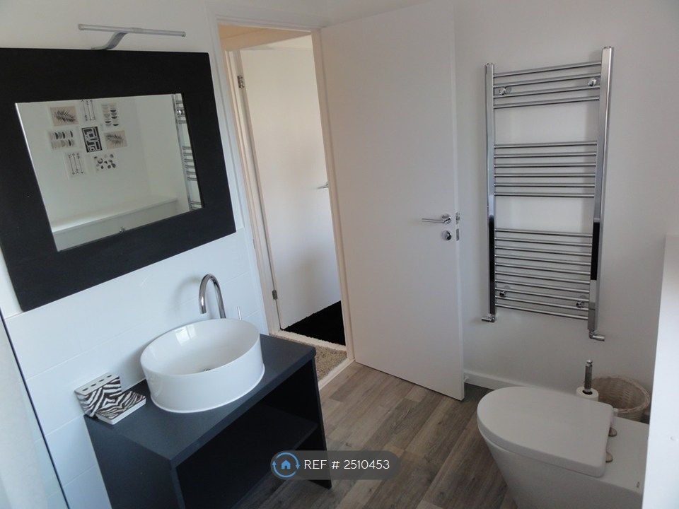 Property photo 3 of 6 Bathroom