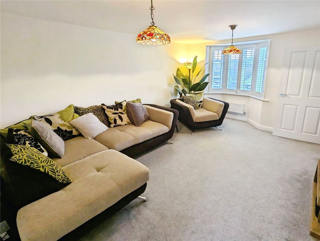 Property photo 2 of 16 Lounge