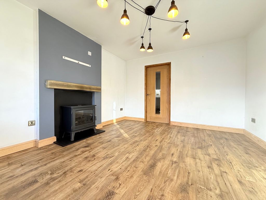 Property photo 2 of 27