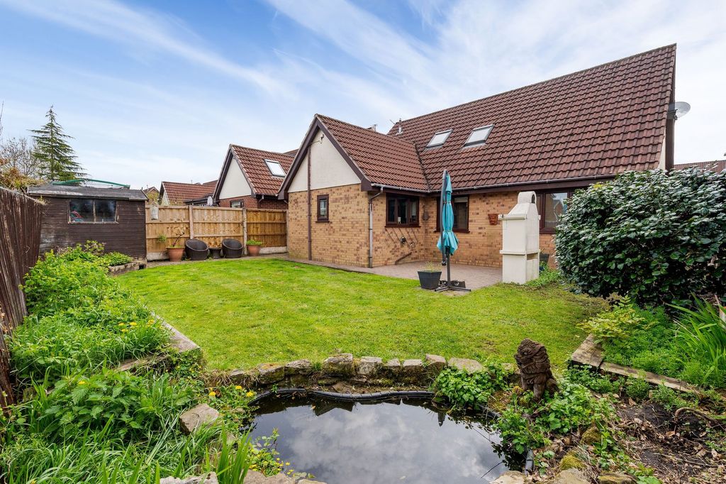 Property photo 3 of 32